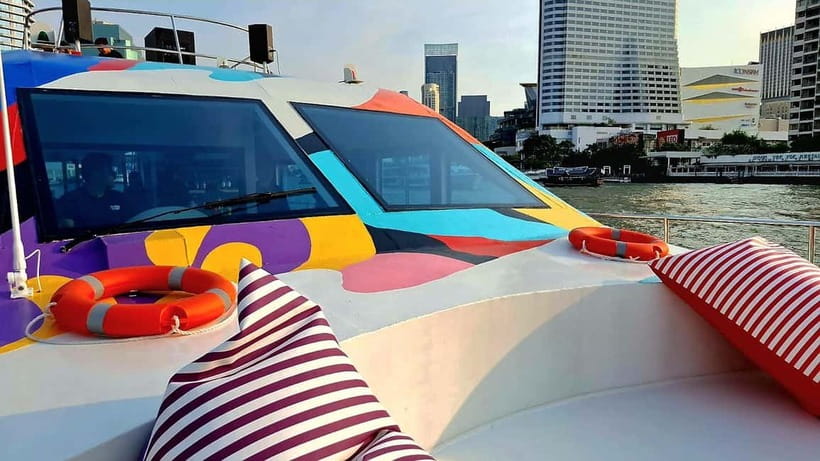 Bangkok : Chaophraya Booze Cruise – Drinks Onboard - Music, breeze, and the boat’s easygoing mood
