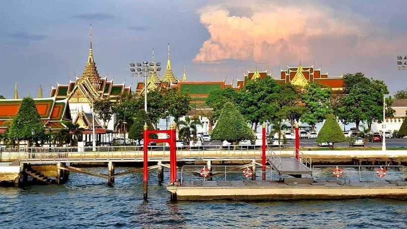 Bangkok : Chaophraya Booze Cruise – Drinks Onboard - Buying cocktails, beer, wine, and snacks onboard