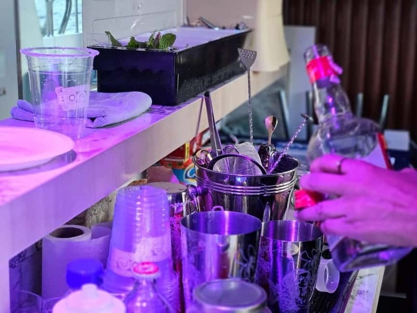 Bangkok : Chaophraya Booze Cruise – Drinks Onboard - Why the $17 ticket can be good value