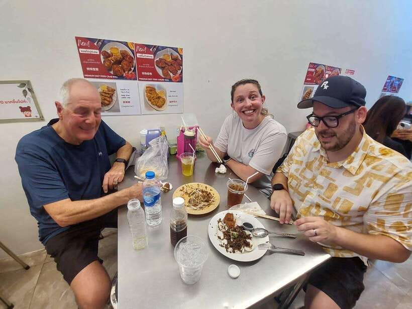 Bangkok: Chinatown Food Tour with Michelin Food Stalls - Why the small group improves the evening