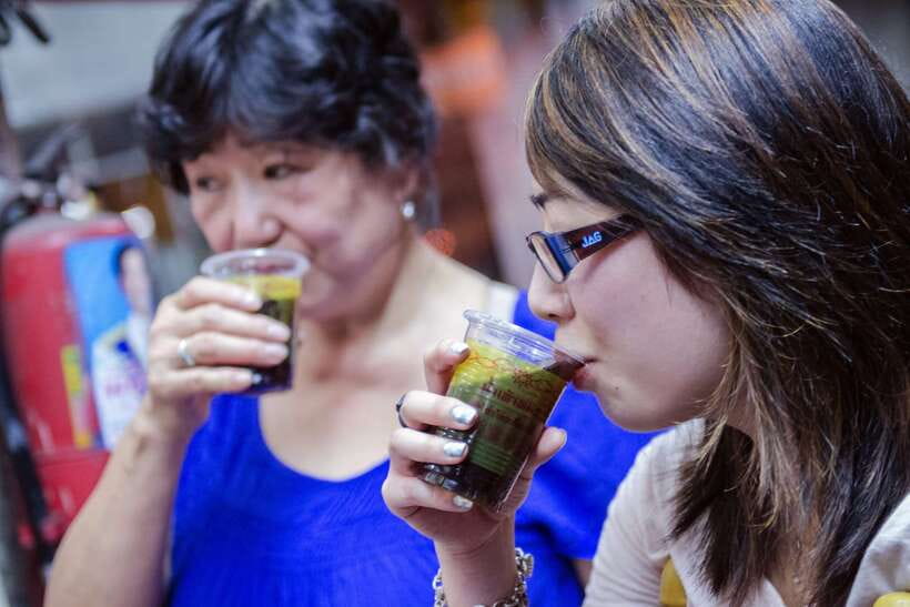Bangkok: Chinatown Night Food Tour - Heat, crowds, and the pace of a 210-minute walk