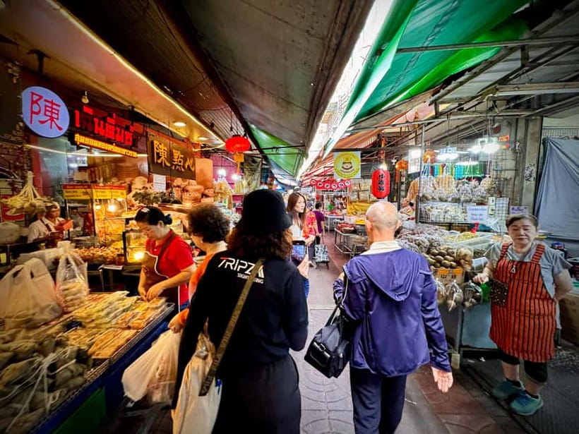 Bangkok: Chinatown & Taladnoi Street Art Guided Walking Tour - Guides, language, and the human side of the tour