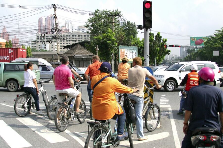 Bangkok: City Culture half-day Bike Tour - A local Thai lunch before the finish