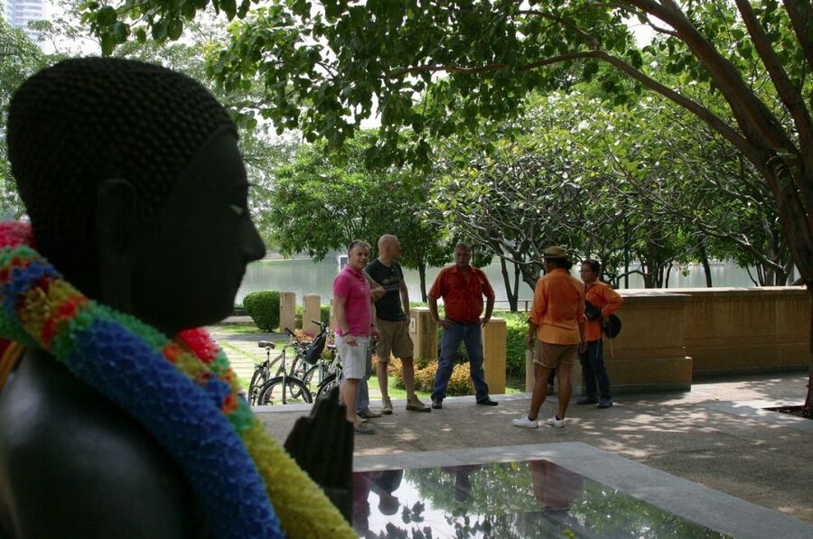 Bangkok: City Culture half-day Bike Tour - The local temple comes before the city rush