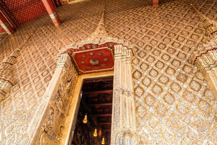 Bangkok: City Highlights Temple and Market Walking Tour - Wat Arun, the Temple of Dawn
