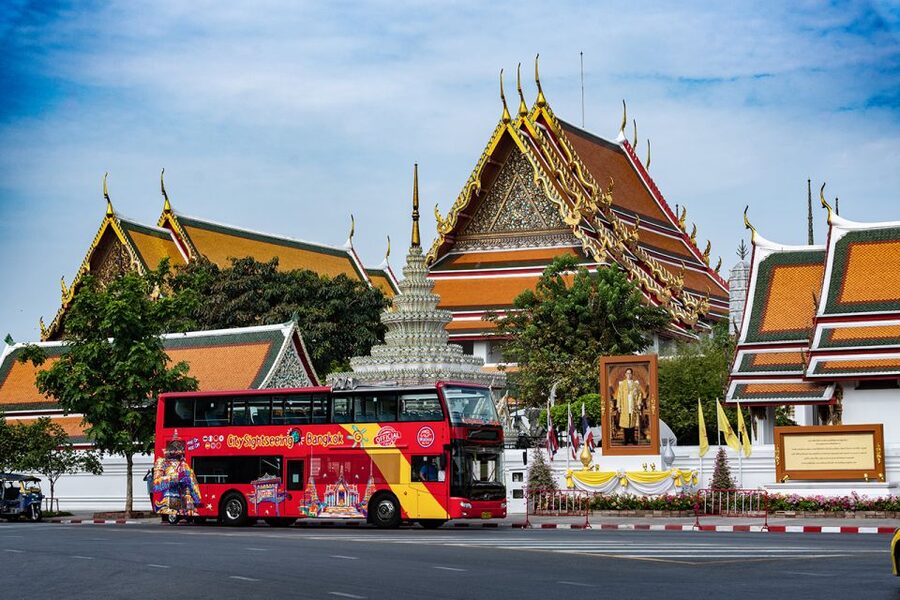 Bangkok: City Sightseeing Hop-On Hop-Off Bus Tour - The blue route: gardens, markets, and family attractions