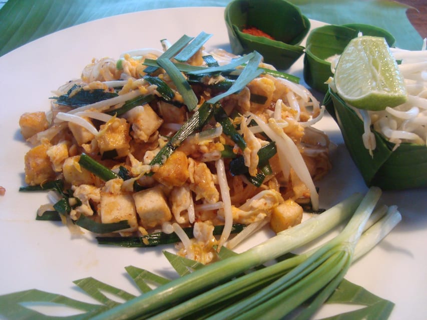 Bangkok: Cook authentic Thai food with Smart Cook - Curry paste is the heart of the lesson