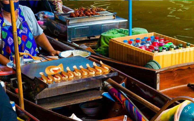Bangkok: Damnoen Saduak and Train Market with Boat Ride - Riding the long-tail boat at Damnoen Saduak