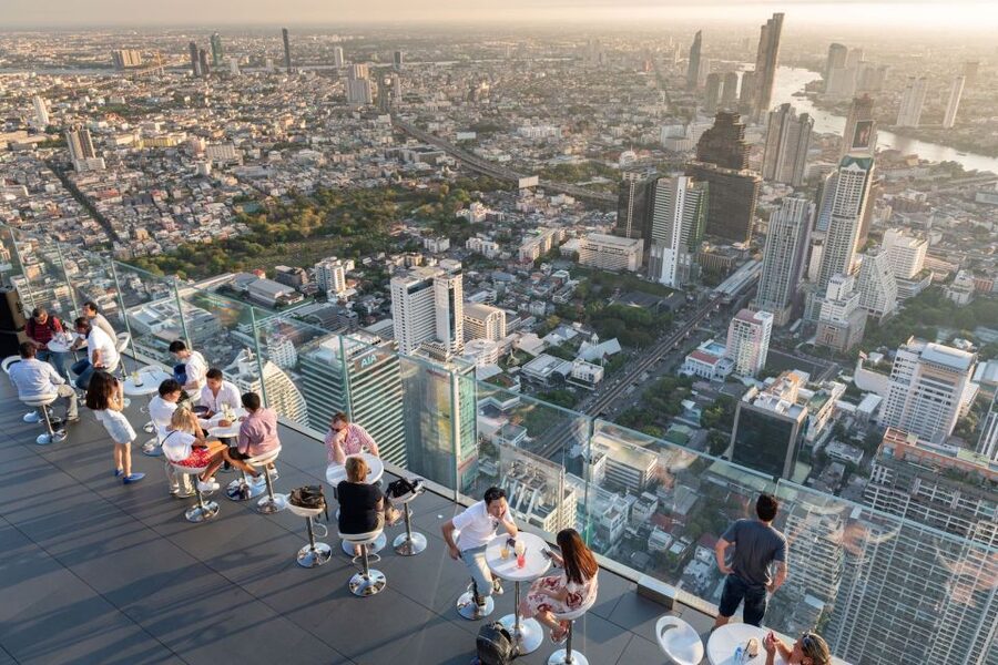 Bangkok: Damnoen Saduak, Train Market & Mahanakhon Day Trip - How to prepare for the heat, crowds, and timing