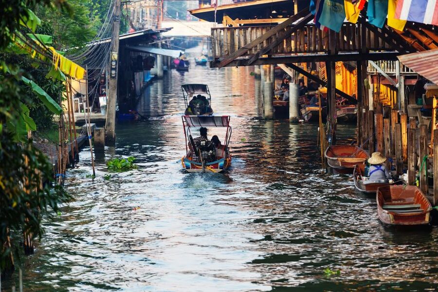 Bangkok: Damnoen Saduak, Train Market & Mahanakhon Day Trip - Should you book the Maeklong and Damnoen Saduak tour?