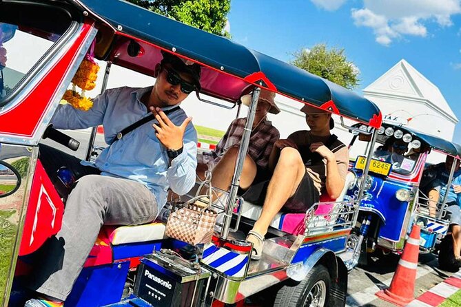 Bangkok Day Tour: Food, Temple & Tuk-Tuk - Talat Noi’s alleys, art, and Chinese shophouses