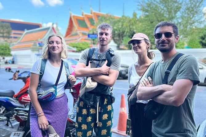 Bangkok Day Tour: Food, Temple & Tuk-Tuk - What the guides add to the experience