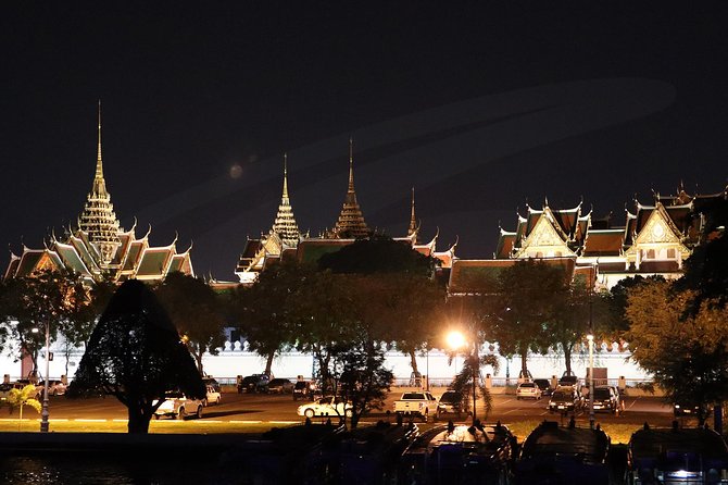 Bangkok Dinner Cruise on the Chao Phraya River - The Chao Phraya is the real attraction