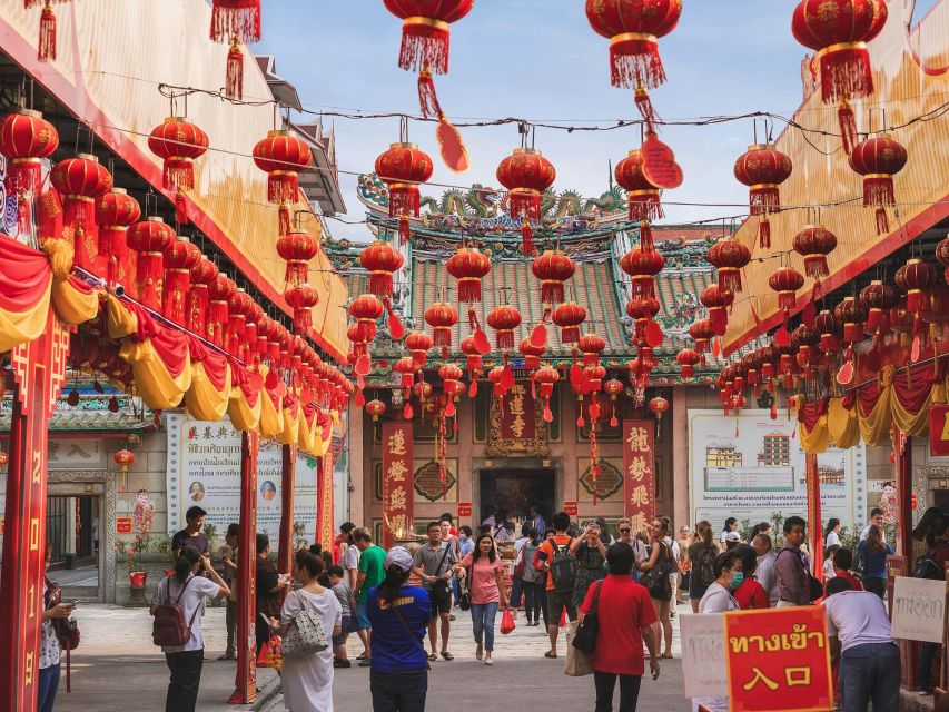 Bangkok: Discover a Taste of Chinatown – 2 Hr Walking Tour - The cultural side of the walk