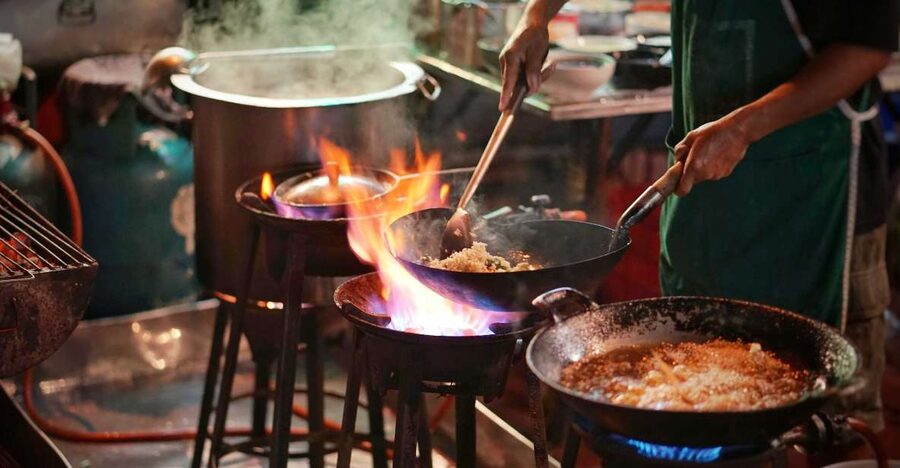 Bangkok: Discover a Taste of Chinatown – 2 Hr Walking Tour - Yaowarat Night Market, where the food takes over