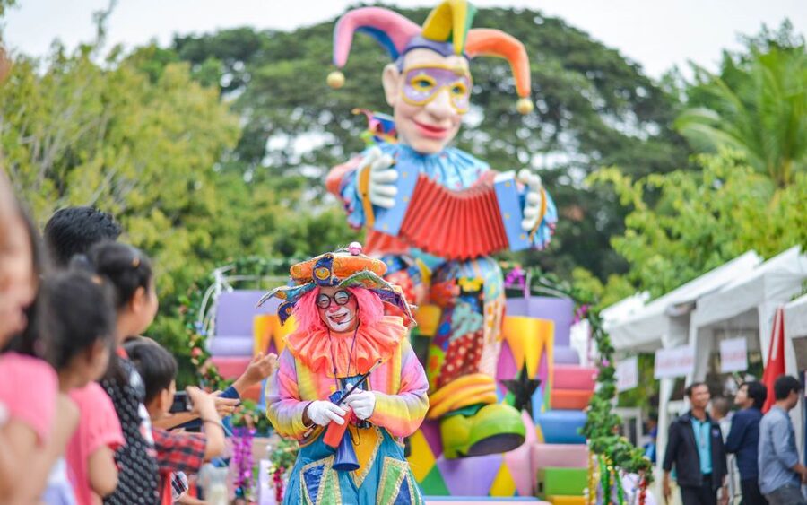 Bangkok: Dream World Entrance Ticket - Dream Garden offers a calmer middle section