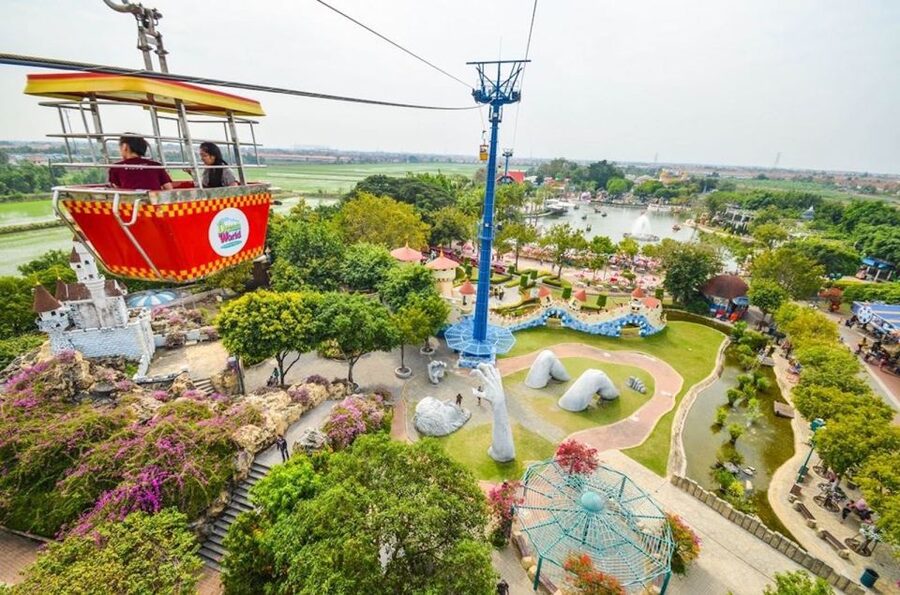 Bangkok: Dream World Entrance Ticket - Snow Town is the park’s biggest change of temperature