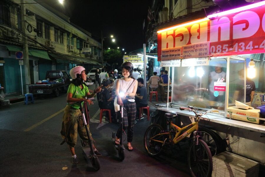 Bangkok: E-Scooter Night Tour with Local Street Food - Wat Arun and the Santa Cruz Church