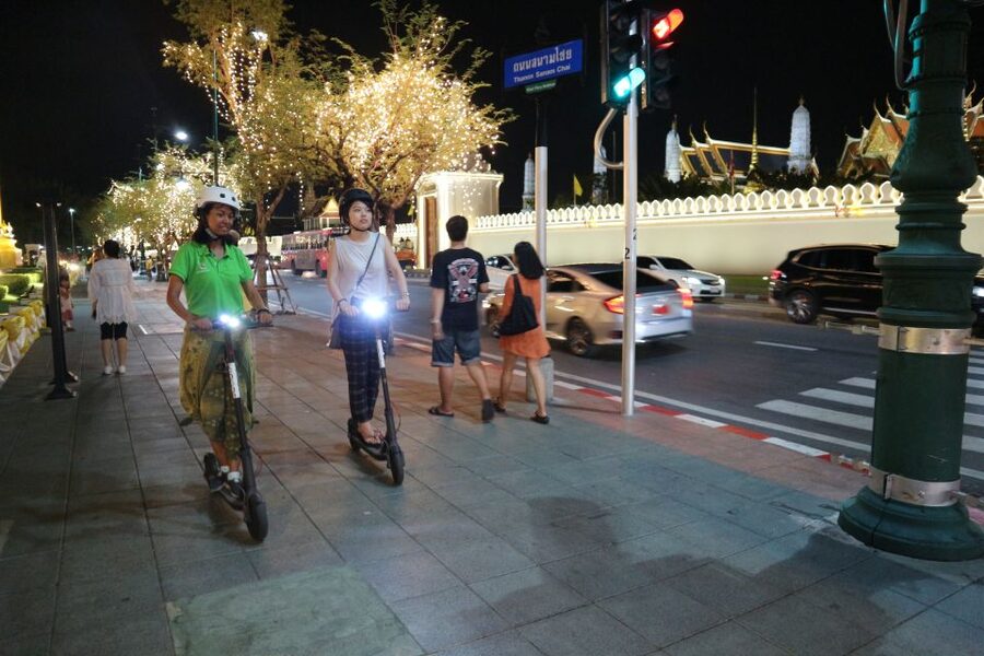 Bangkok: E-Scooter Night Tour with Local Street Food - Wat Suthat, the Giant Swing, and riverside roads