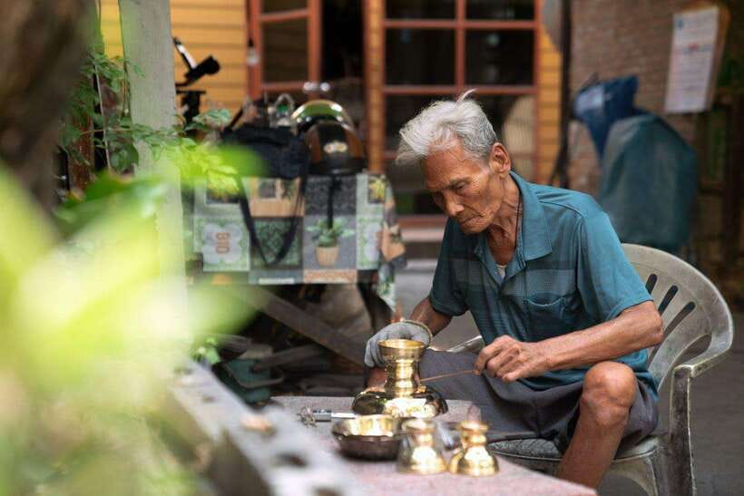 Bangkok Electric Tuk Tuk: Street Food & Markets - Thonburi Train Station and railway history