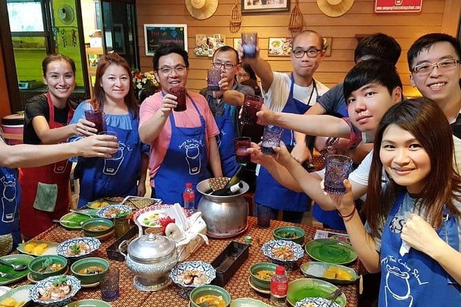 Bangkok Evening Food Tour by Tuktuk - Phra Nakhon for Isan favorites