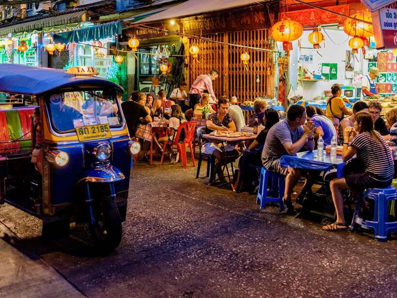 Bangkok: Evening Tour with Wat Arun, Wat Pho & Tuk Tuk Ride - Crossing the river to Wat Arun