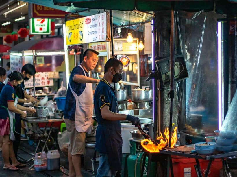 Bangkok: Evening Tour with Wat Arun, Wat Pho & Tuk Tuk Ride - The 30-minute tuk-tuk ride to Chinatown