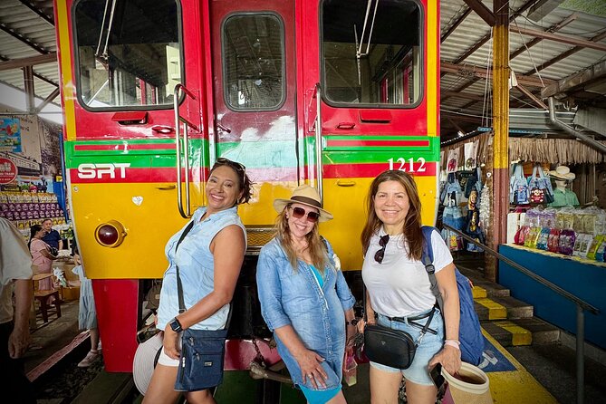 Bangkok: Floating Market and Train Market Experience - Guides make or break a packed day