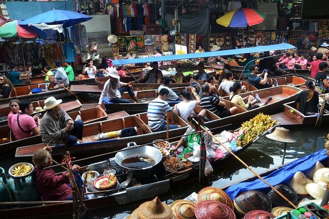 Bangkok: Floating Market and Train Tour with Guide in Spanish and English - Damnoen Saduak by traditional boat