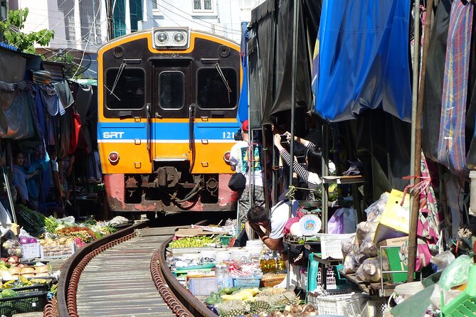 Bangkok: Floating Market and Train Tour with Guide in Spanish and English - Who should book this day trip?