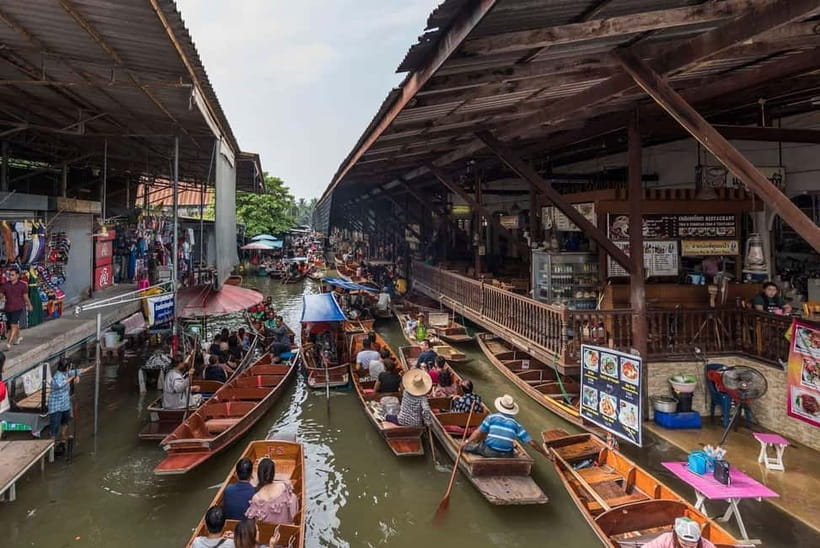 Bangkok: Floating Market & Maeklong Markets Private Transfer - Riding the canals at Damnoen Saduak