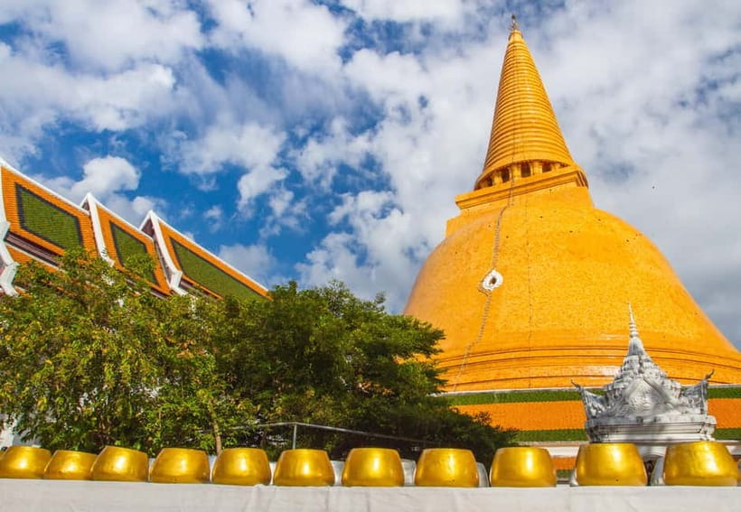 Bangkok: Floating Market, Phra Pathom Pagoda & Cafes Tour - Key points at a glance