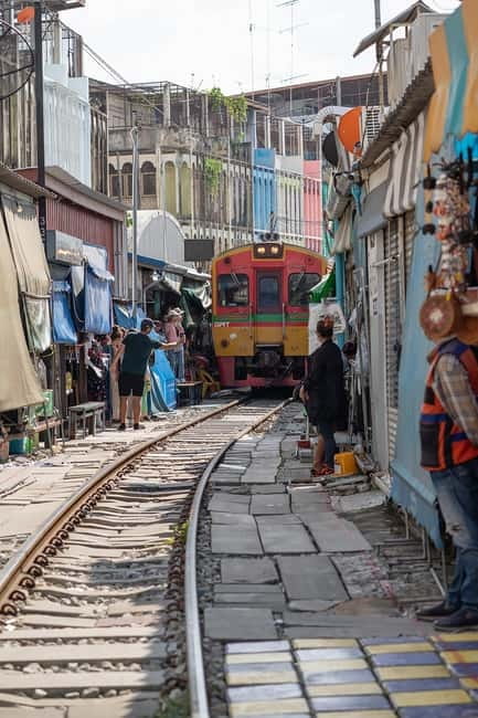 Bangkok: Floating Market, Phra Pathom Pagoda & Cafes Tour - Why this day trip works beyond Bangkok