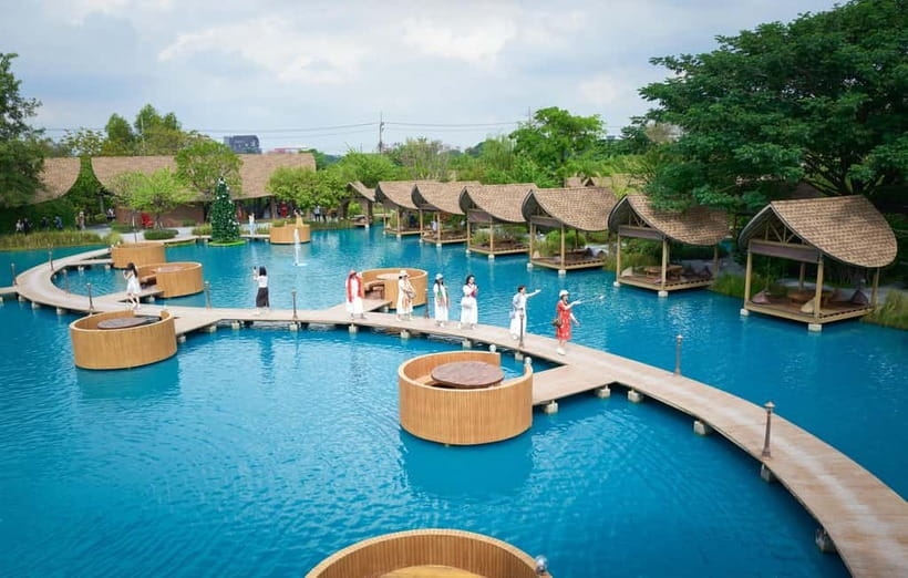 Bangkok: Floating Market, Phra Pathom Pagoda & Cafes Tour - Starting at Siam Paragon