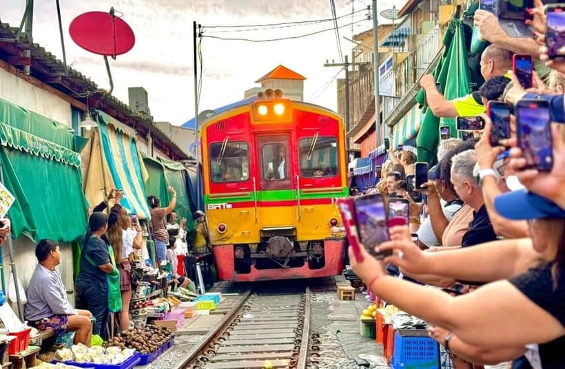Bangkok: Floating Market & Railway Market with Hotel Pick Up - The guide and the feel of the day