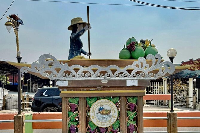 Bangkok: Floating Market & Train Market with Train/Boat ride - What to bring and how to handle the day