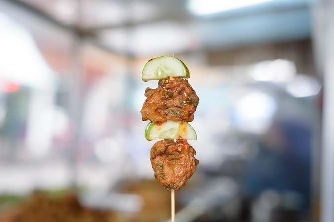 Bangkok Food Tour of Bang Rak with Local Guide - Family kitchens and plates meant for sharing