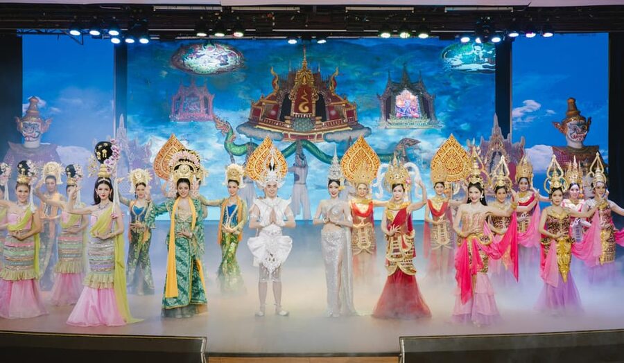 Bangkok: Golden Dome Cabaret Show Entry Ticket - The final scene and the photo question