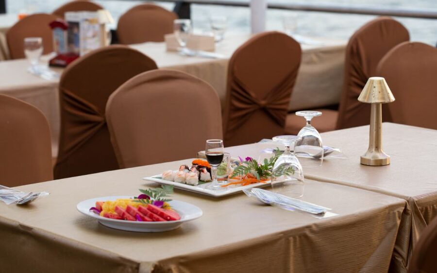 Bangkok: Grand Chao Phraya Dinner Cruise with Live Show - Starting at Asiatique warehouse no. 7