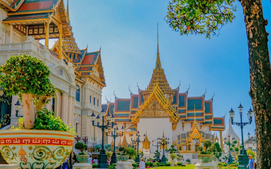 Bangkok: Grand Palace and Emerald Buddha Half-Day Tour - The Inner Court and women’s quarters