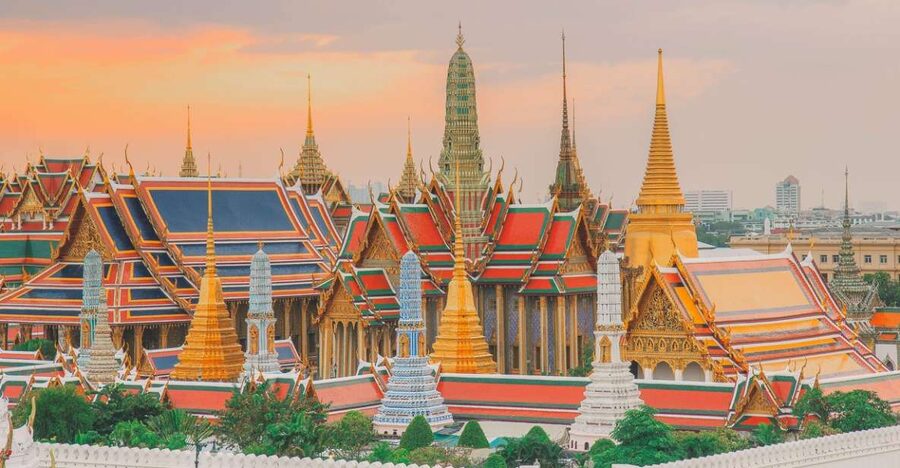 Bangkok: Grand Palace and Emerald Buddha Half-Day Tour - What the guides add