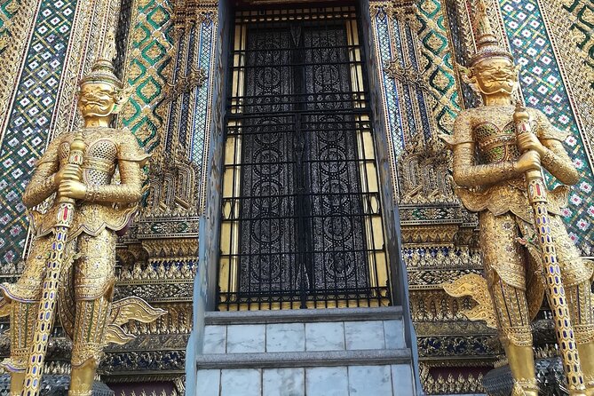 Bangkok Grand Palace and Emerald Buddha Tour - Guides, group size, and the pace