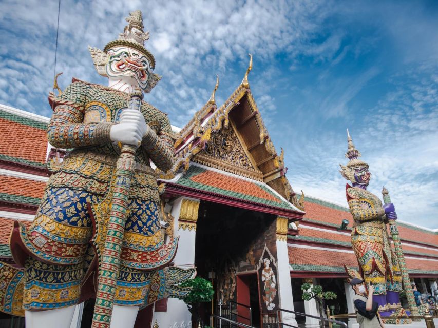 Bangkok: Grand Palace and Wat Arun Guided Walking Tour - Heat, clothing, and walking demands