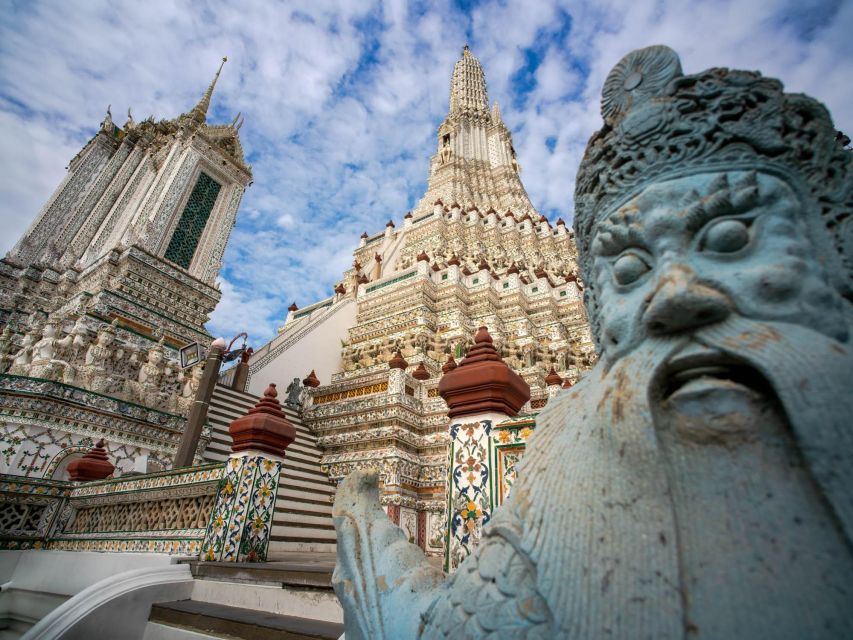 Bangkok: Grand Palace and Wat Arun Guided Walking Tour - The 10-minute tuk-tuk ride to Tha Tian