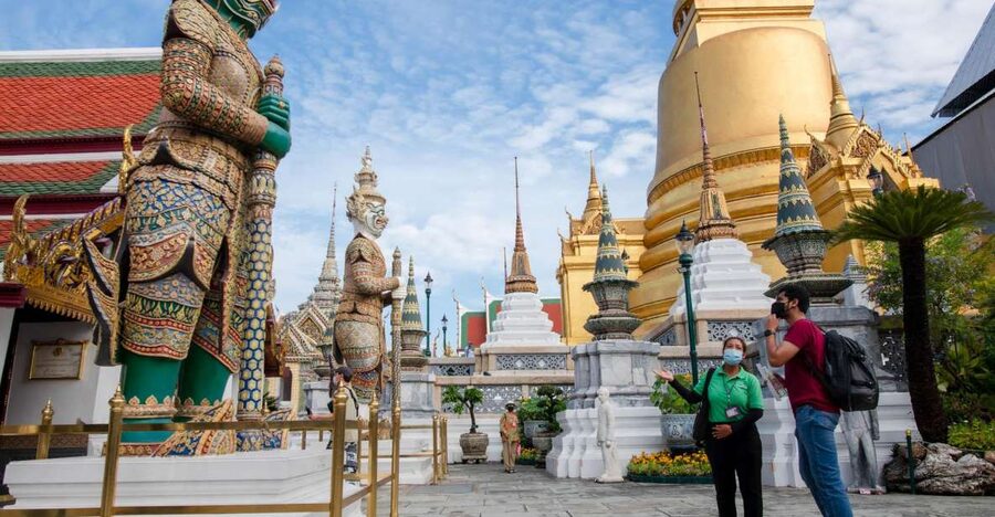 Bangkok: Grand Palace and Wat Arun Guided Walking Tour - Starting at Tha Chang Pier
