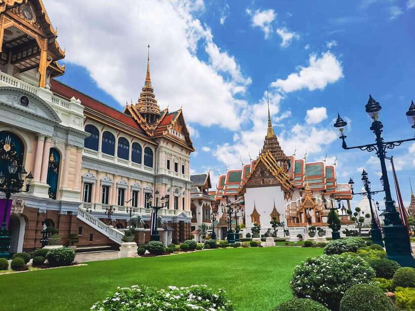 Bangkok: Grand Palace and Wat Phra Kaew Guided Walking Tour - Why the Grand Palace deserves a guided visit