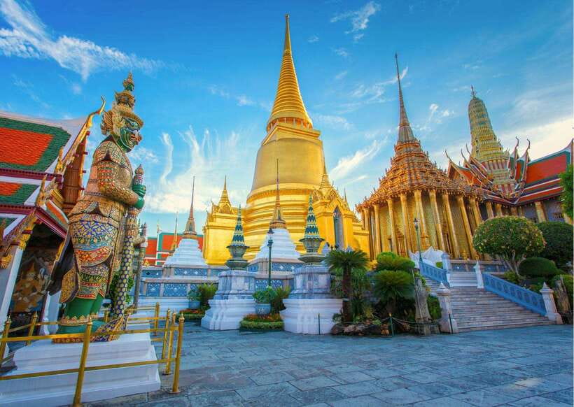 Bangkok: Grand Palace & Emerald Buddha Entry with Audioguide - Clothing, walking, and practical restrictions