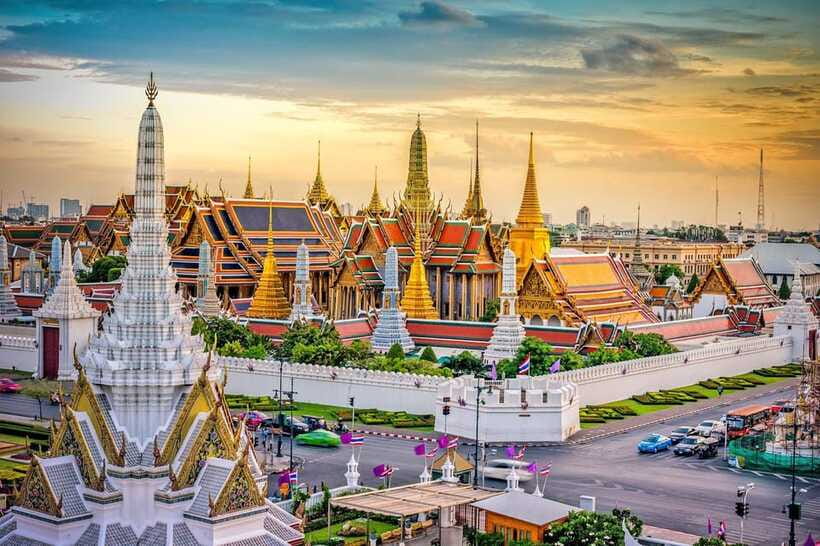 Bangkok: Grand Palace, Wat Pho, and Wat Arun Guided Tour - Who should book this Bangkok tour?