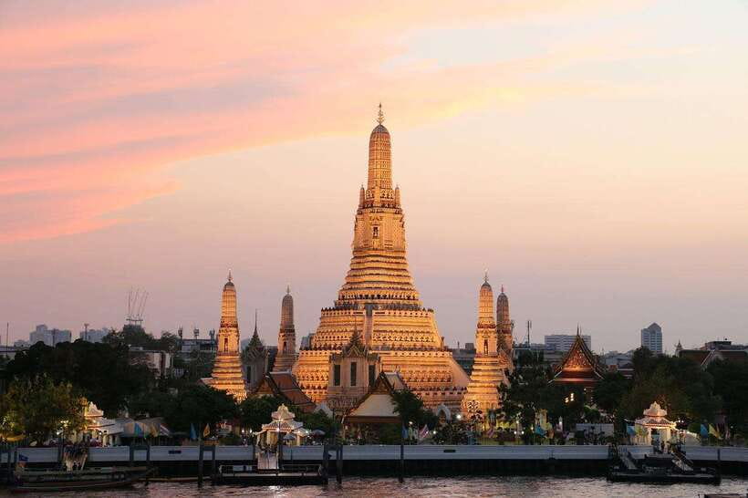 Bangkok: Grand Palace, Wat Pho, Wat Arun and Wat Sa Ket Tour - Crossing to Wat Arun