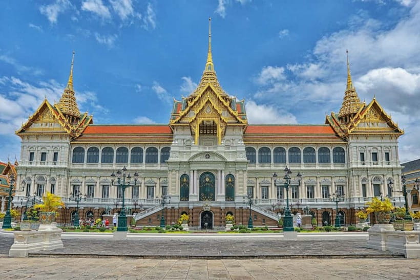 Bangkok: Grand Palace, Wat Pho, Wat Arun Sacred & Local Tour - Grand Palace and Wat Phra Kaew: Bangkok’s most formal stop